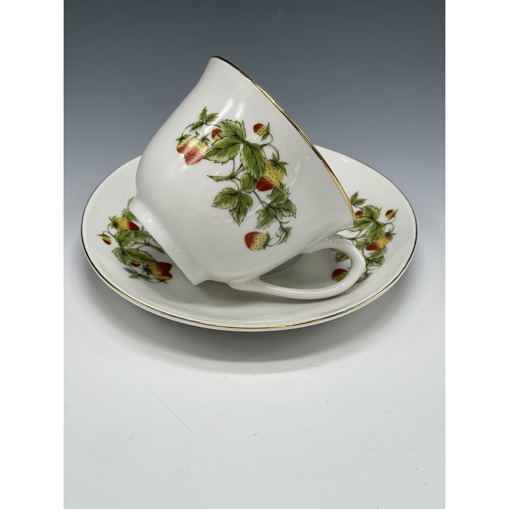 Floral‎ Fine Porcelian China Coffee Teacup Cup and Saucer Strawberry A50